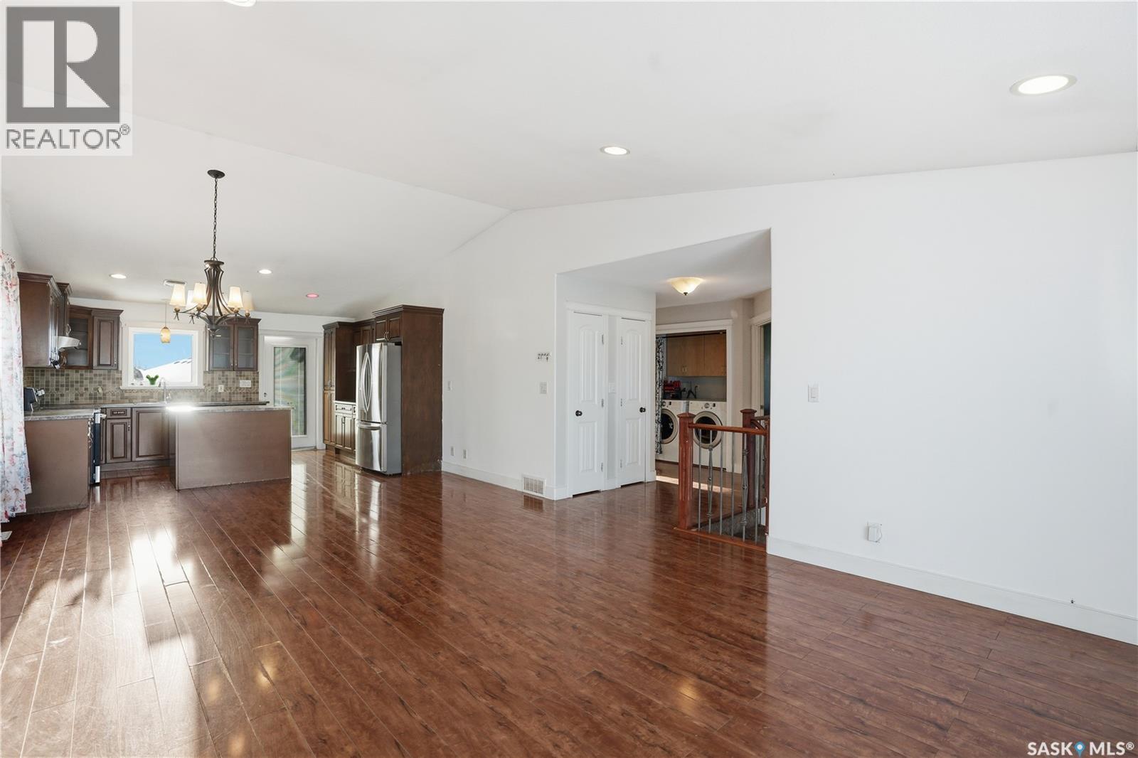 339 West Hampton Boulevard, Saskatoon, SK - Indoor Photo Showing Kitchen