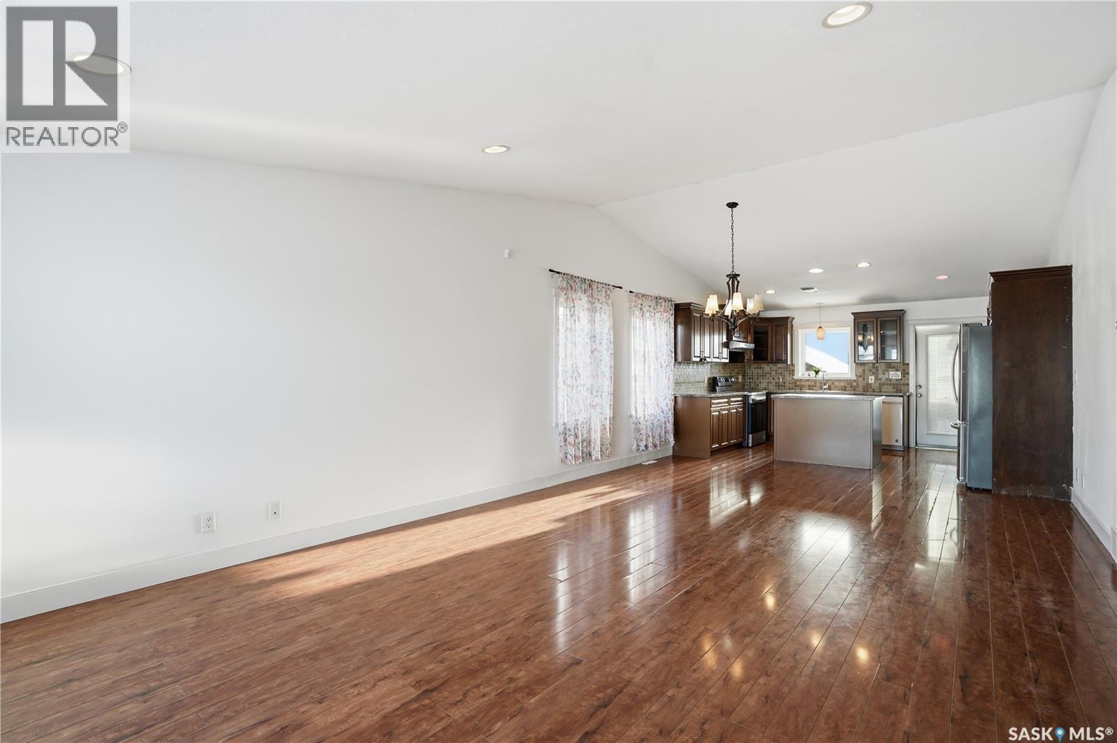 339 West Hampton Boulevard, Saskatoon, SK - Indoor