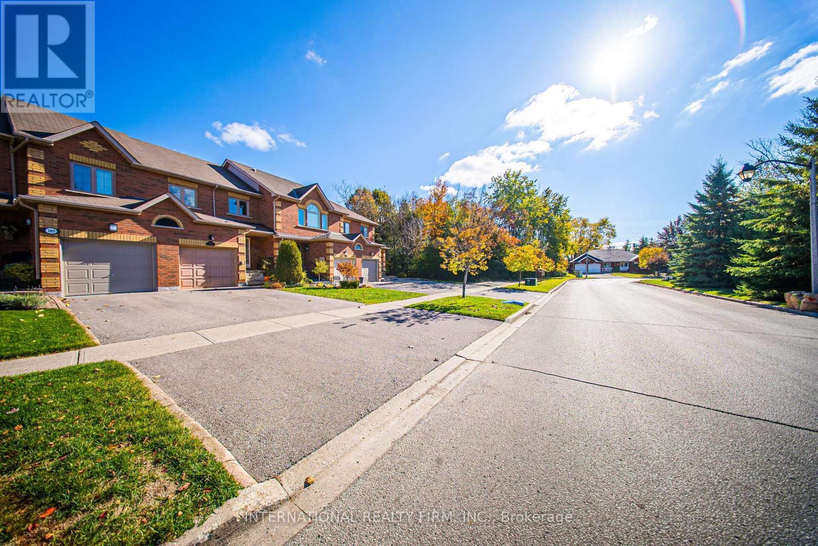 187 Park Drive, Whitchurch-Stouffville, ON - Outdoor With Facade