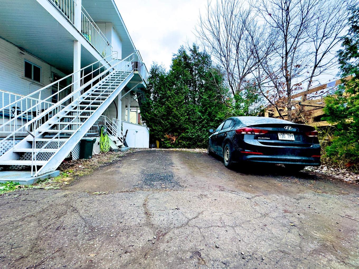 Stationnement - 56 Rue Ste-Anne, Montréal (Rivière-Des-Prairies/Pointe-Aux-Trembles), QC - Outdoor