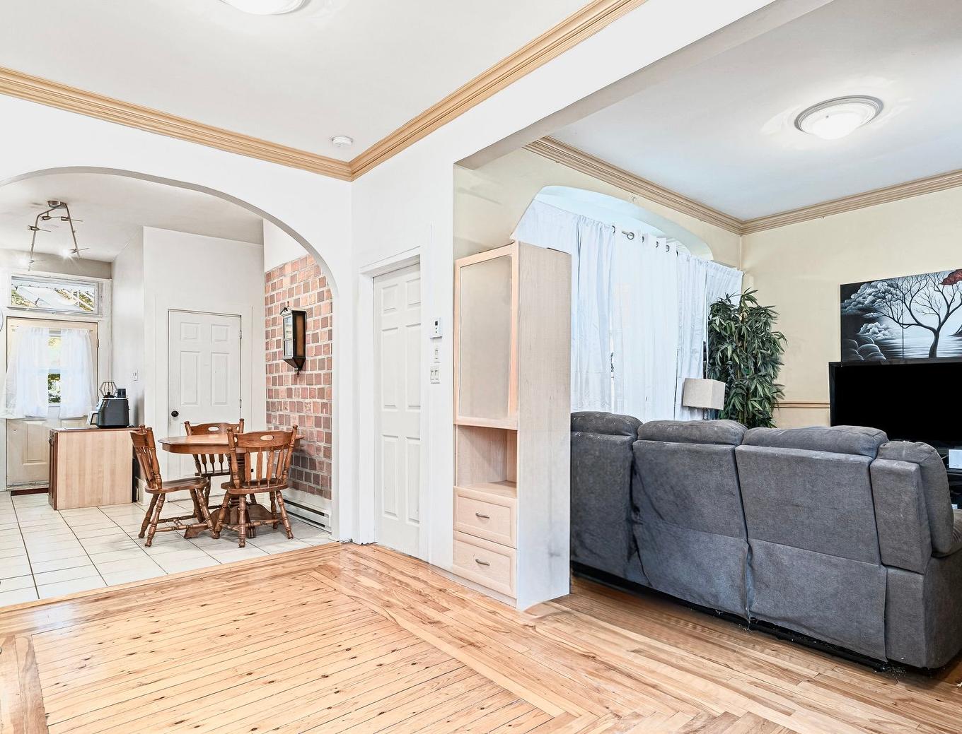 Salon - 56 Rue Ste-Anne, Montréal (Rivière-Des-Prairies/Pointe-Aux-Trembles), QC - Indoor Photo Showing Living Room