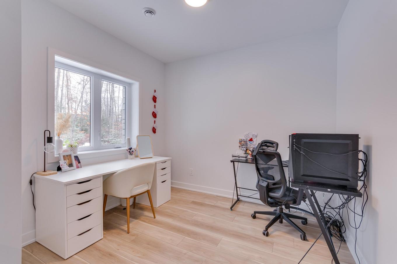 Bedroom - 12 Ch. Sisttie, La Pêche, QC - Indoor Photo Showing Office