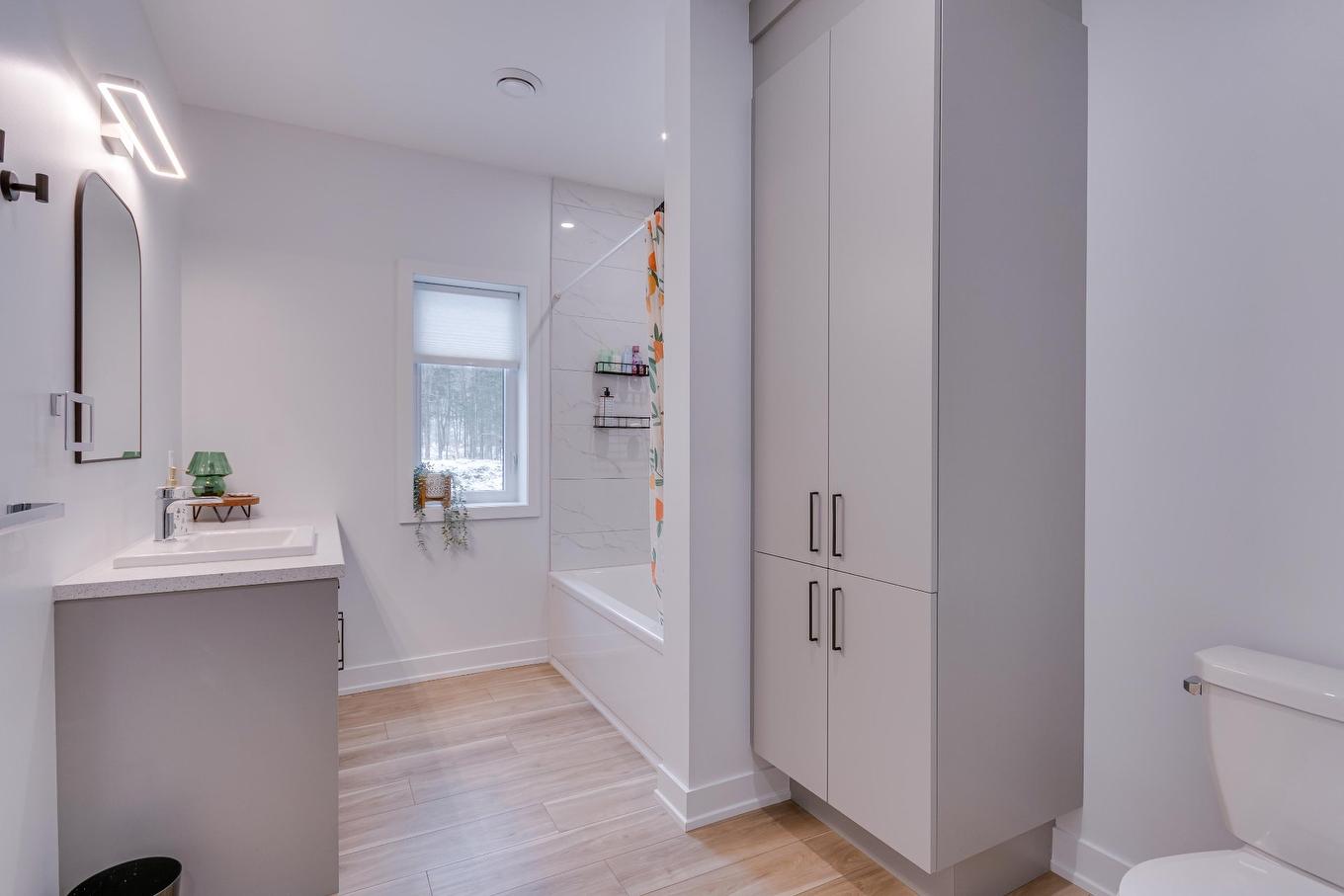 Bathroom - 12 Ch. Sisttie, La Pêche, QC - Indoor Photo Showing Bathroom