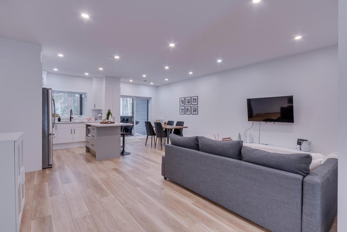 Overall view - 12 Ch. Sisttie, La Pêche, QC - Indoor Photo Showing Living Room