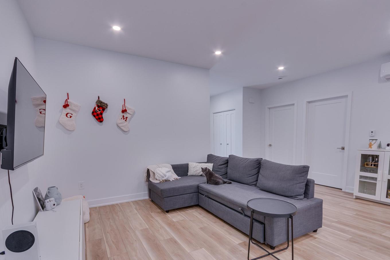 Living room - 12 Ch. Sisttie, La Pêche, QC - Indoor Photo Showing Living Room