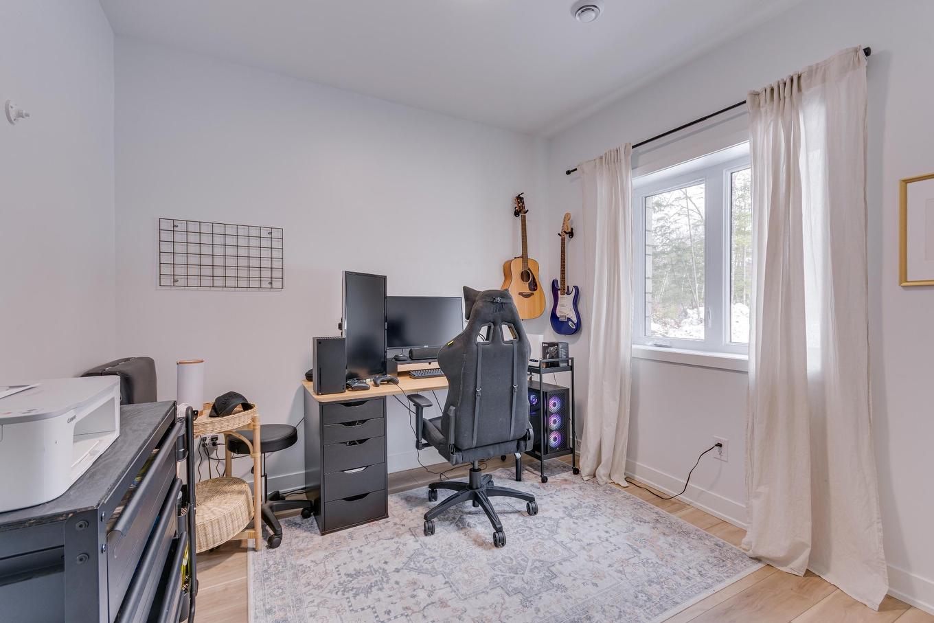 Bedroom - 12 Ch. Sisttie, La Pêche, QC - Indoor Photo Showing Office