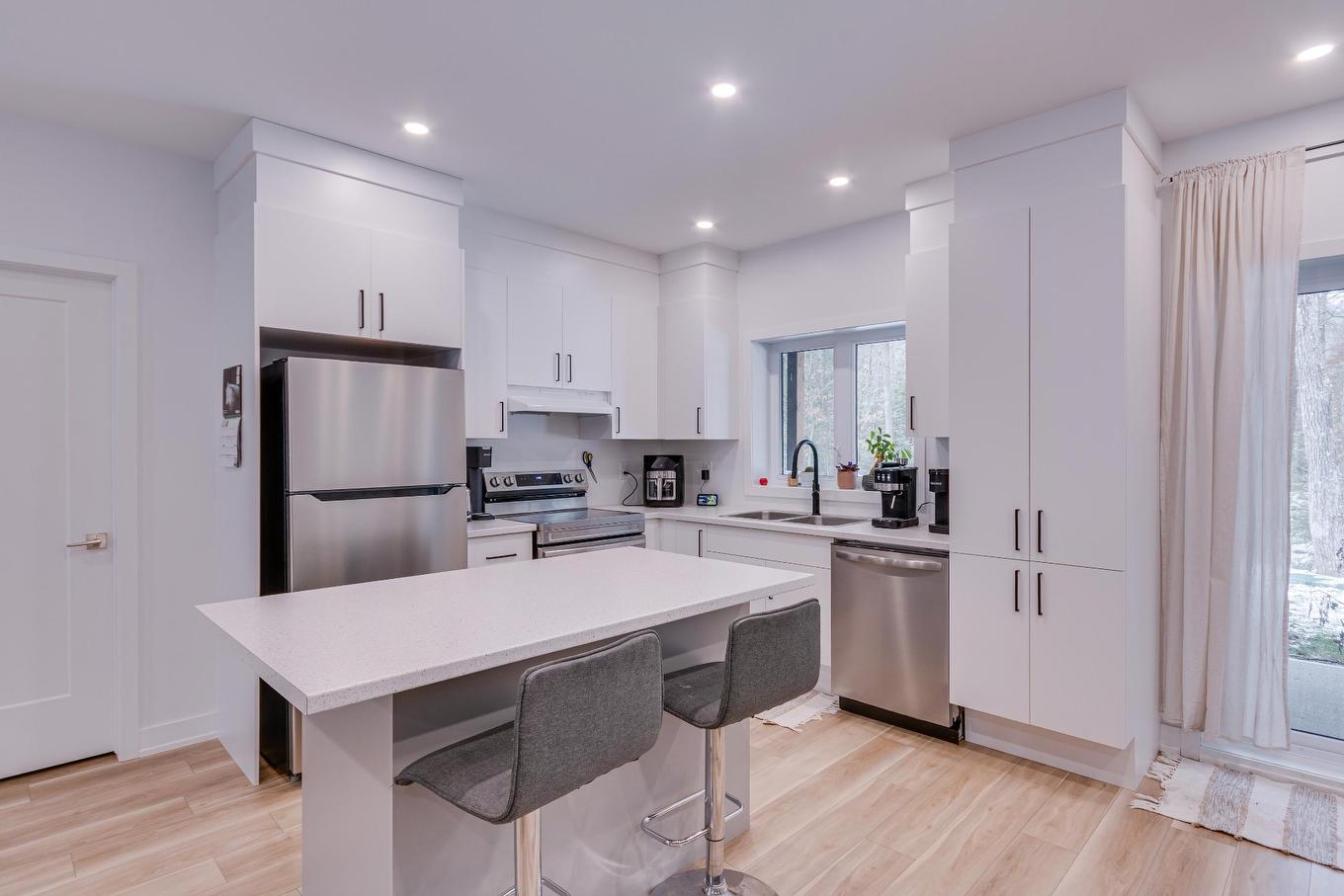Kitchen - 12 Ch. Sisttie, La Pêche, QC - Indoor Photo Showing Kitchen With Double Sink
