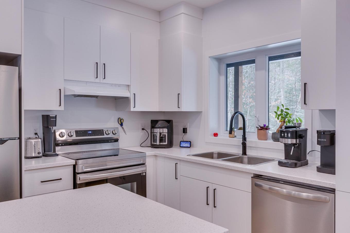 Kitchen - 12 Ch. Sisttie, La Pêche, QC - Indoor Photo Showing Kitchen With Double Sink