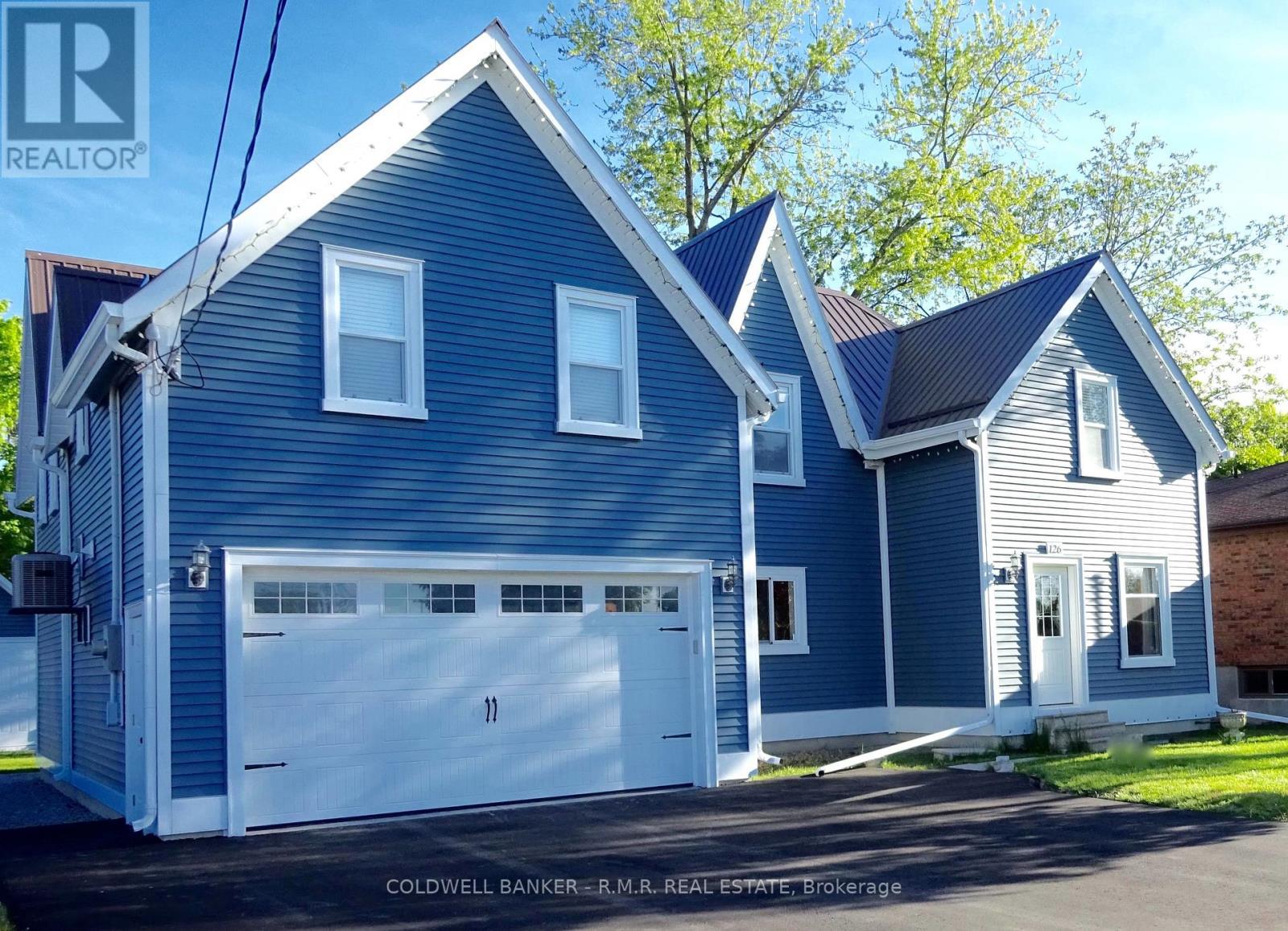Above-Garage Loft Apartment - Unit 1 - 126 Reach Street, Uxbridge, ON - Outdoor
