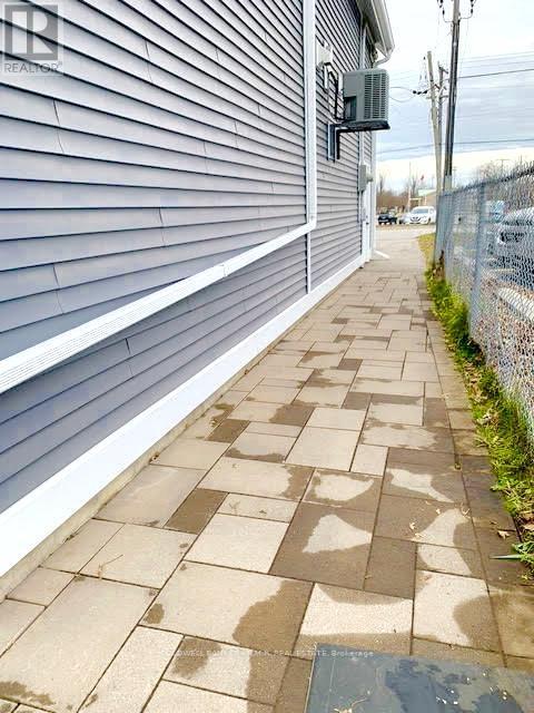 Private Sidewalk - Unit 1 - 126 Reach Street, Uxbridge, ON - Outdoor