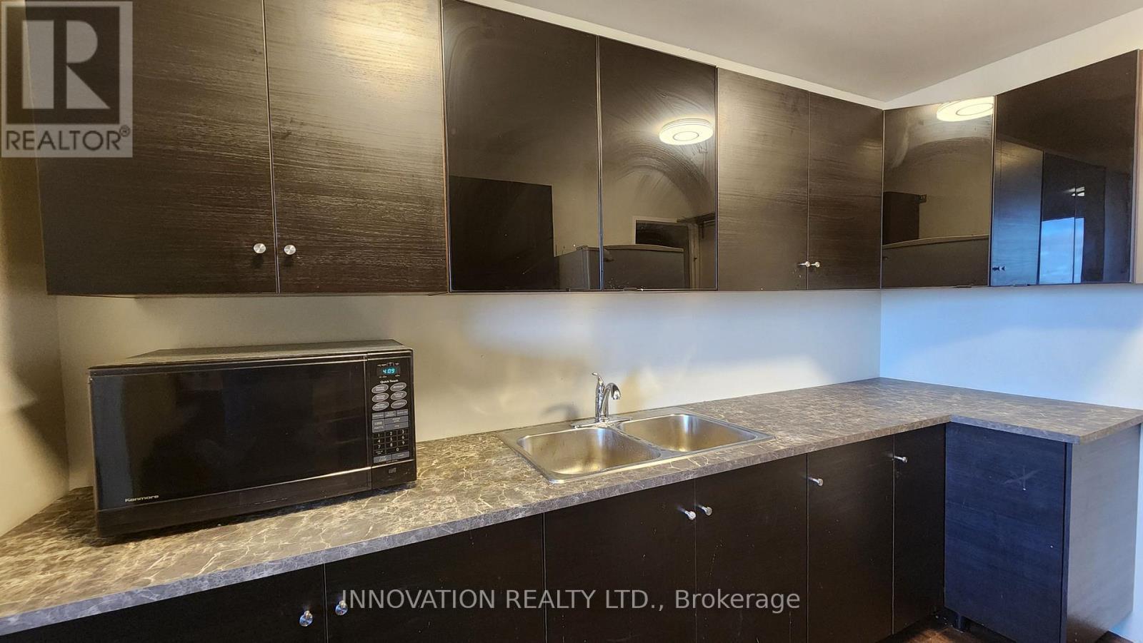 1406 - 2020 Jasmine Crescent, Ottawa, ON - Indoor Photo Showing Kitchen With Double Sink