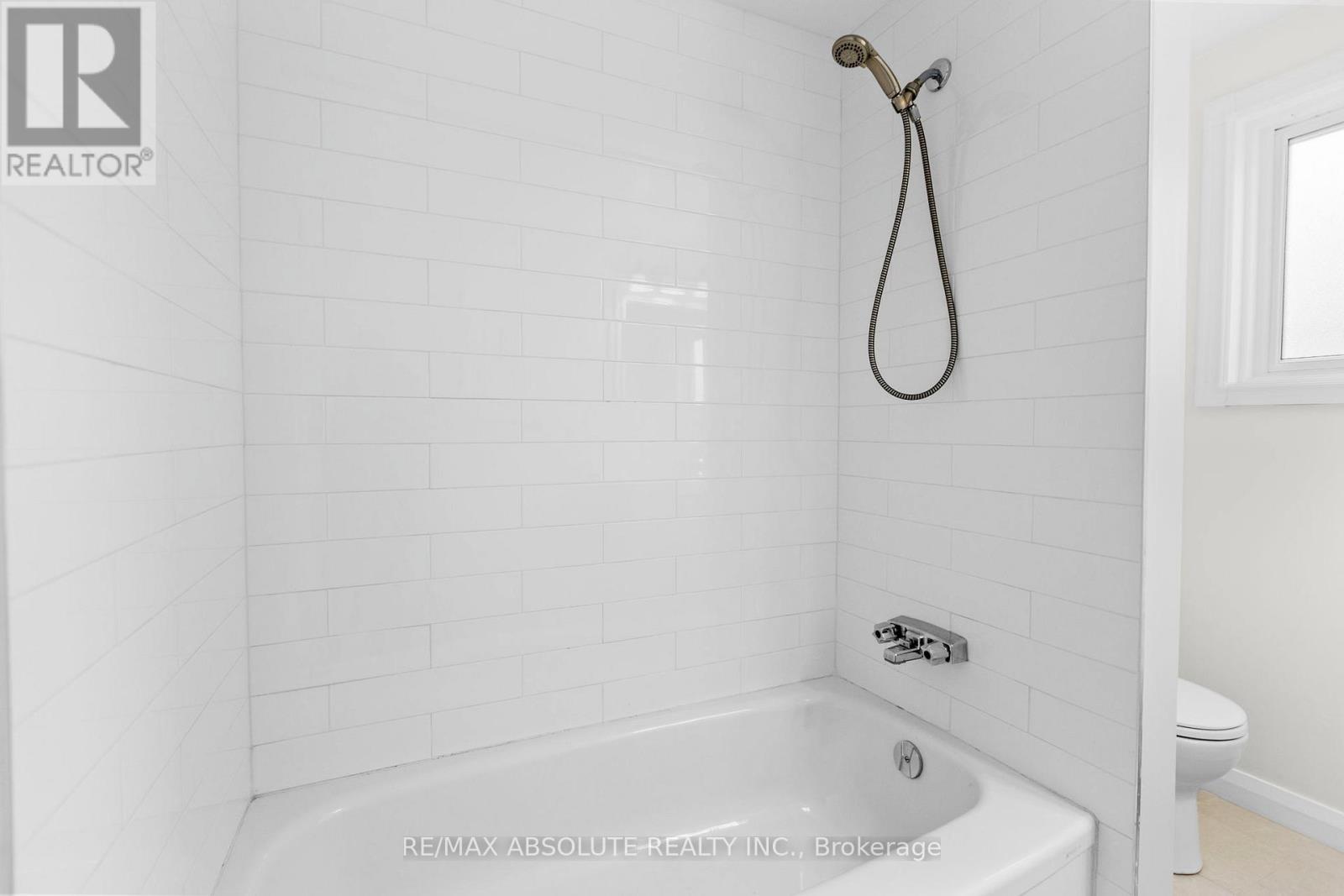 16 Melanie Crescent, Ottawa, ON - Indoor Photo Showing Bathroom