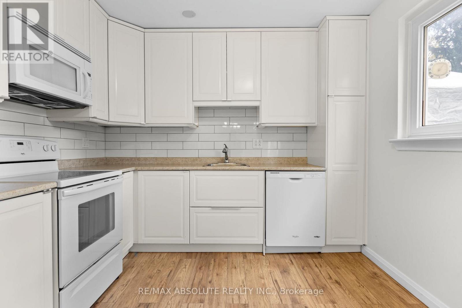 16 Melanie Crescent, Ottawa, ON - Indoor Photo Showing Kitchen