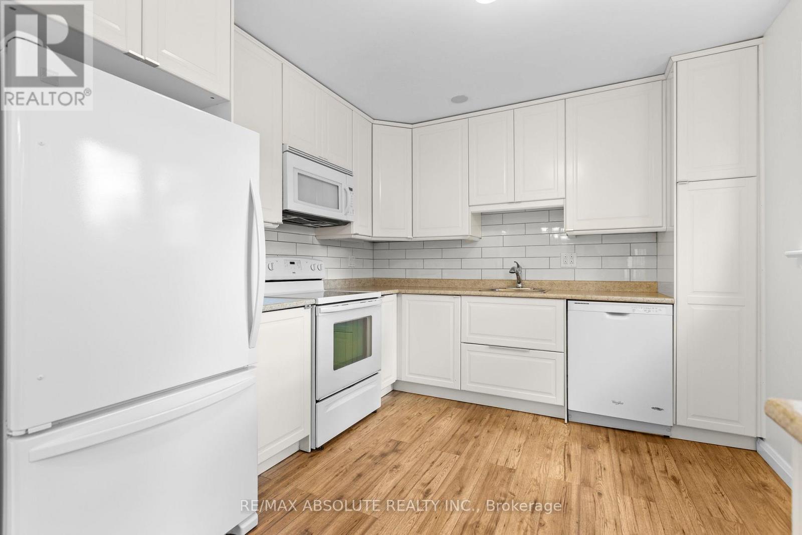 16 Melanie Crescent, Ottawa, ON - Indoor Photo Showing Kitchen