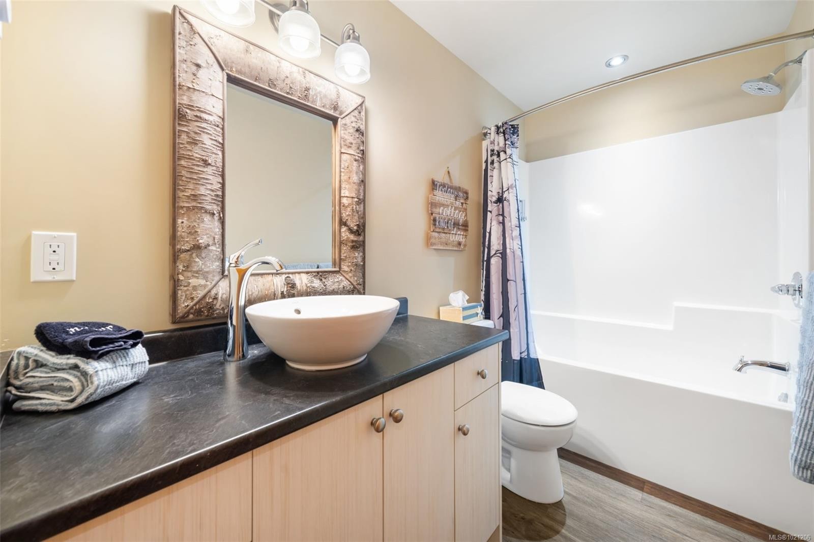 221-6596 Baird Rd, Port Renfrew, BC