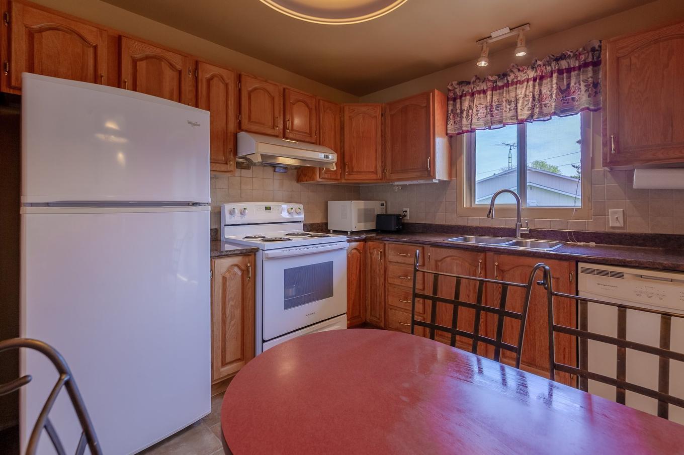 Kitchen - 7240 Rue Turner, Brossard, QC - Indoor Photo Showing Kitchen With Double Sink