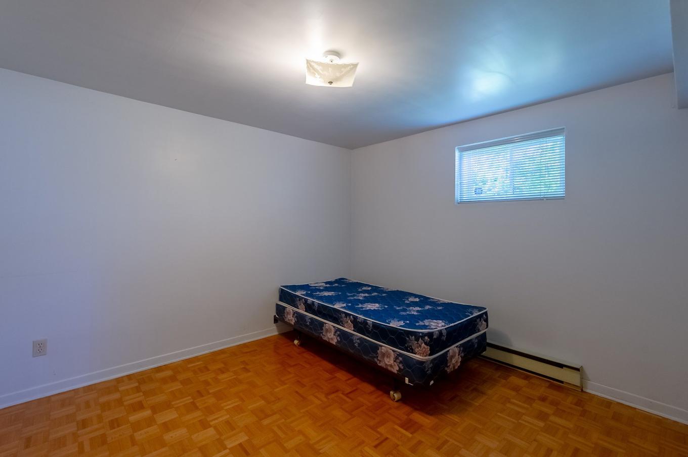 Bedroom - 7240 Rue Turner, Brossard, QC - Indoor Photo Showing Bedroom