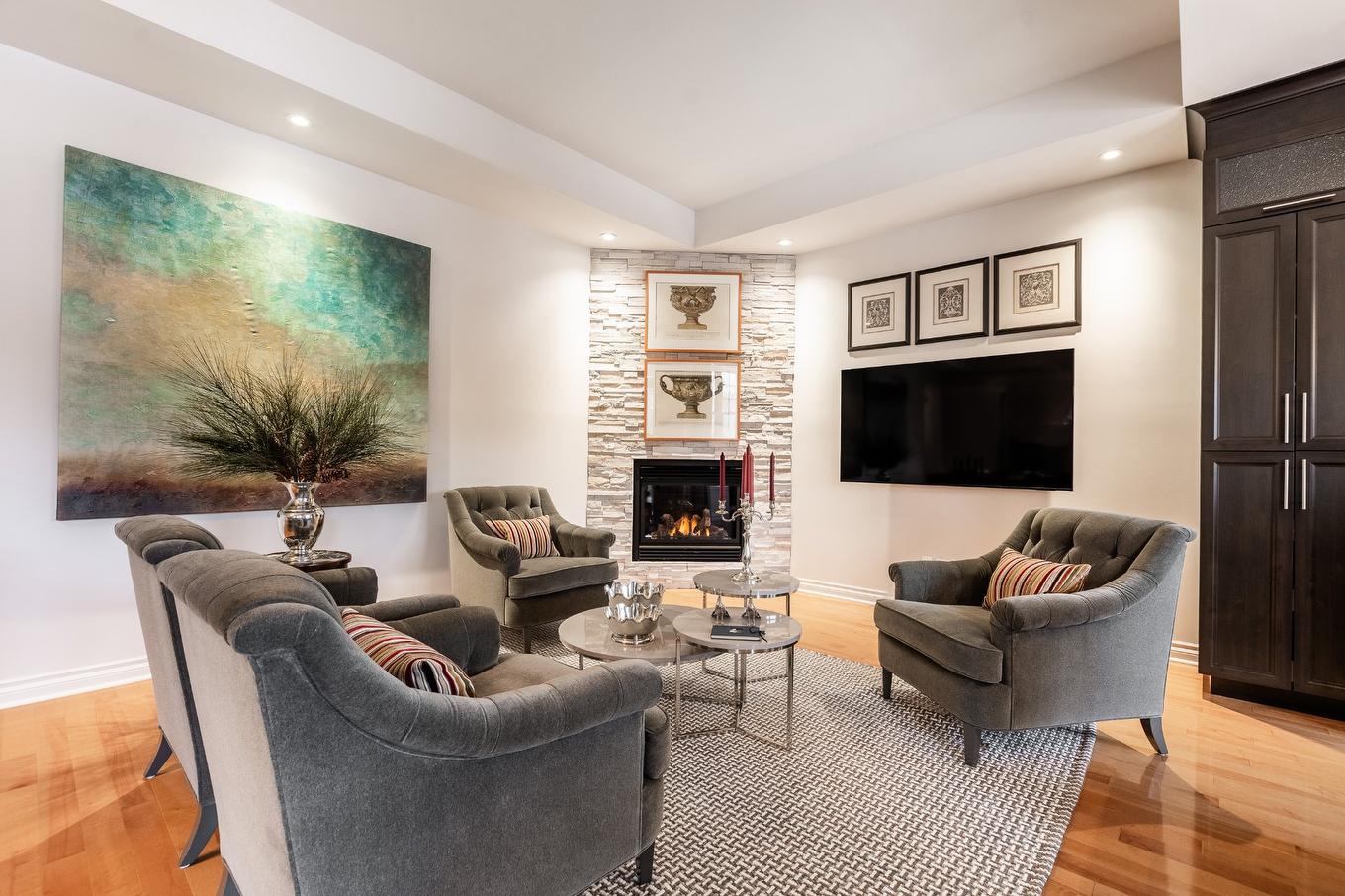 Living room - 4041 Rue Des Bolets, Saint-Bruno-De-Montarville, QC - Indoor Photo Showing Living Room With Fireplace