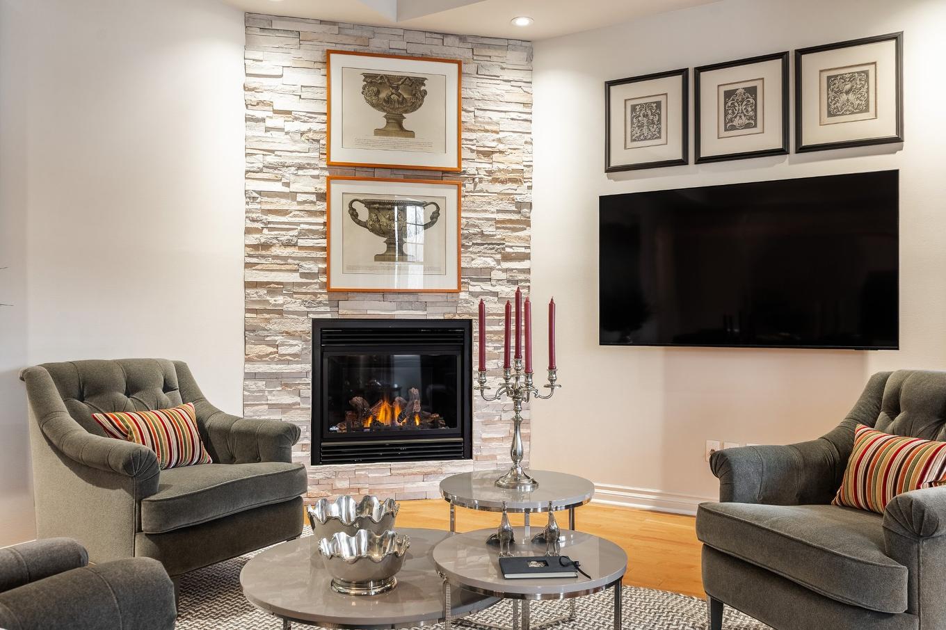 Living room - 4041 Rue Des Bolets, Saint-Bruno-De-Montarville, QC - Indoor Photo Showing Living Room With Fireplace