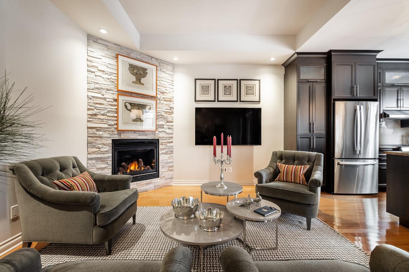 Living room - 4041 Rue Des Bolets, Saint-Bruno-De-Montarville, QC - Indoor Photo Showing Living Room With Fireplace