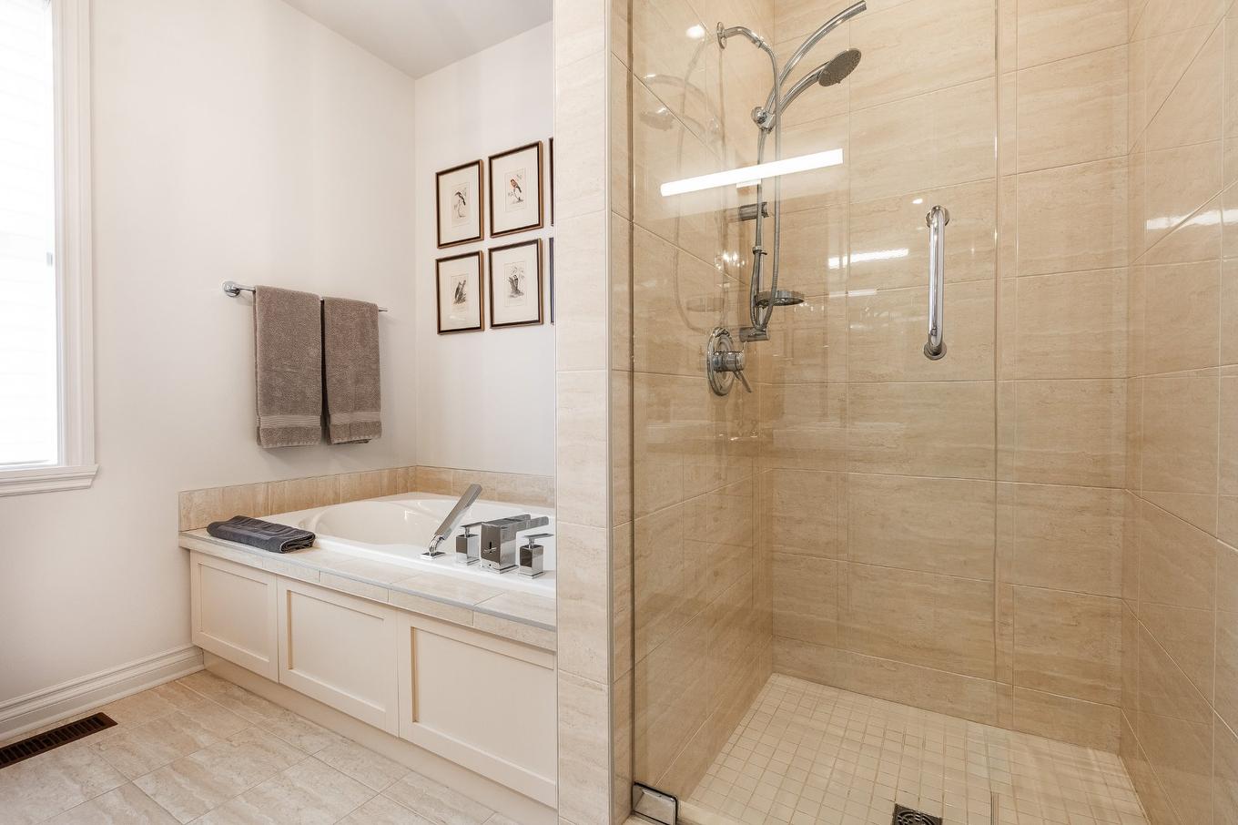 Bathroom - 4041 Rue Des Bolets, Saint-Bruno-De-Montarville, QC - Indoor Photo Showing Bathroom