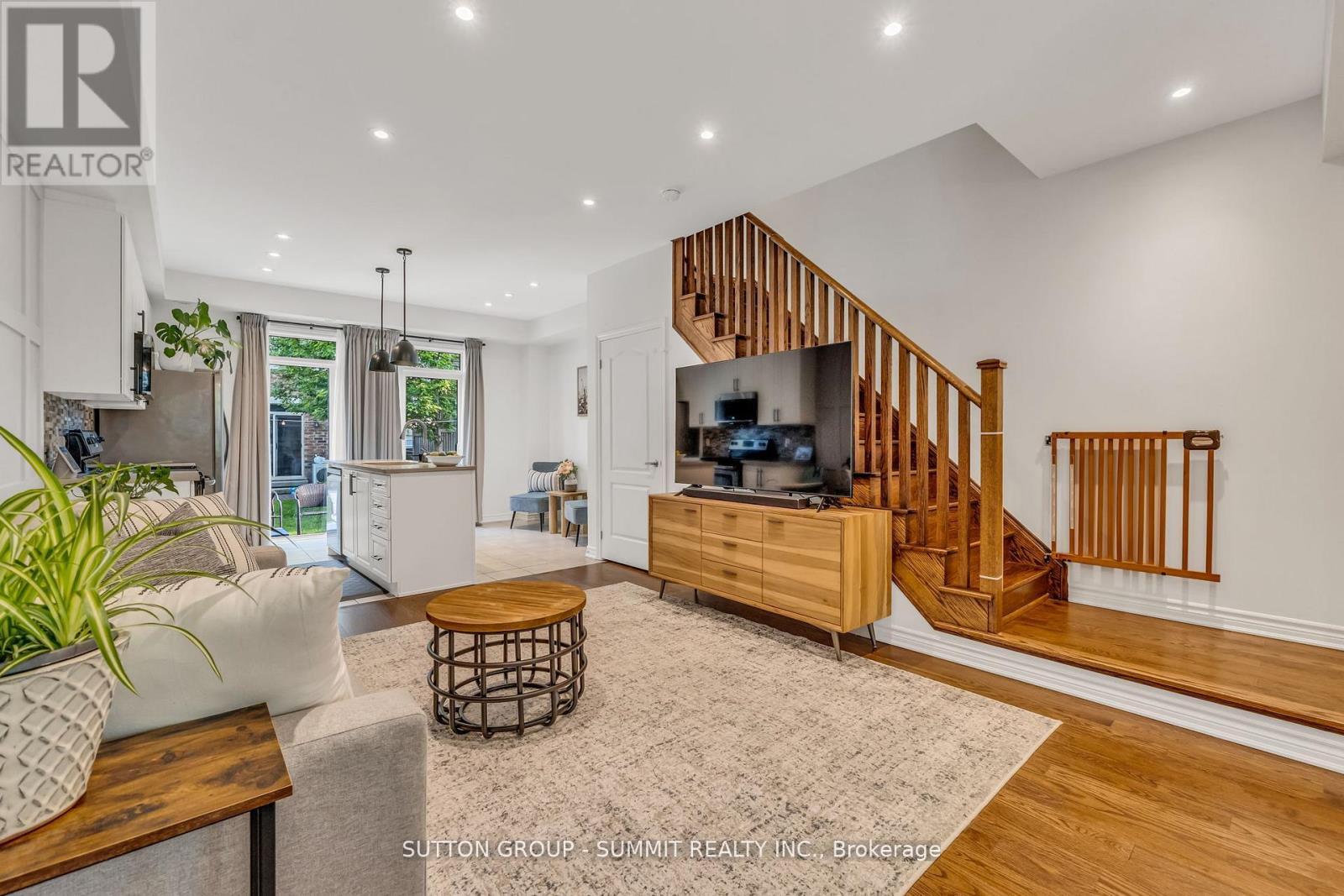 53 - 636 Evans Avenue S, Toronto, ON - Indoor Photo Showing Living Room