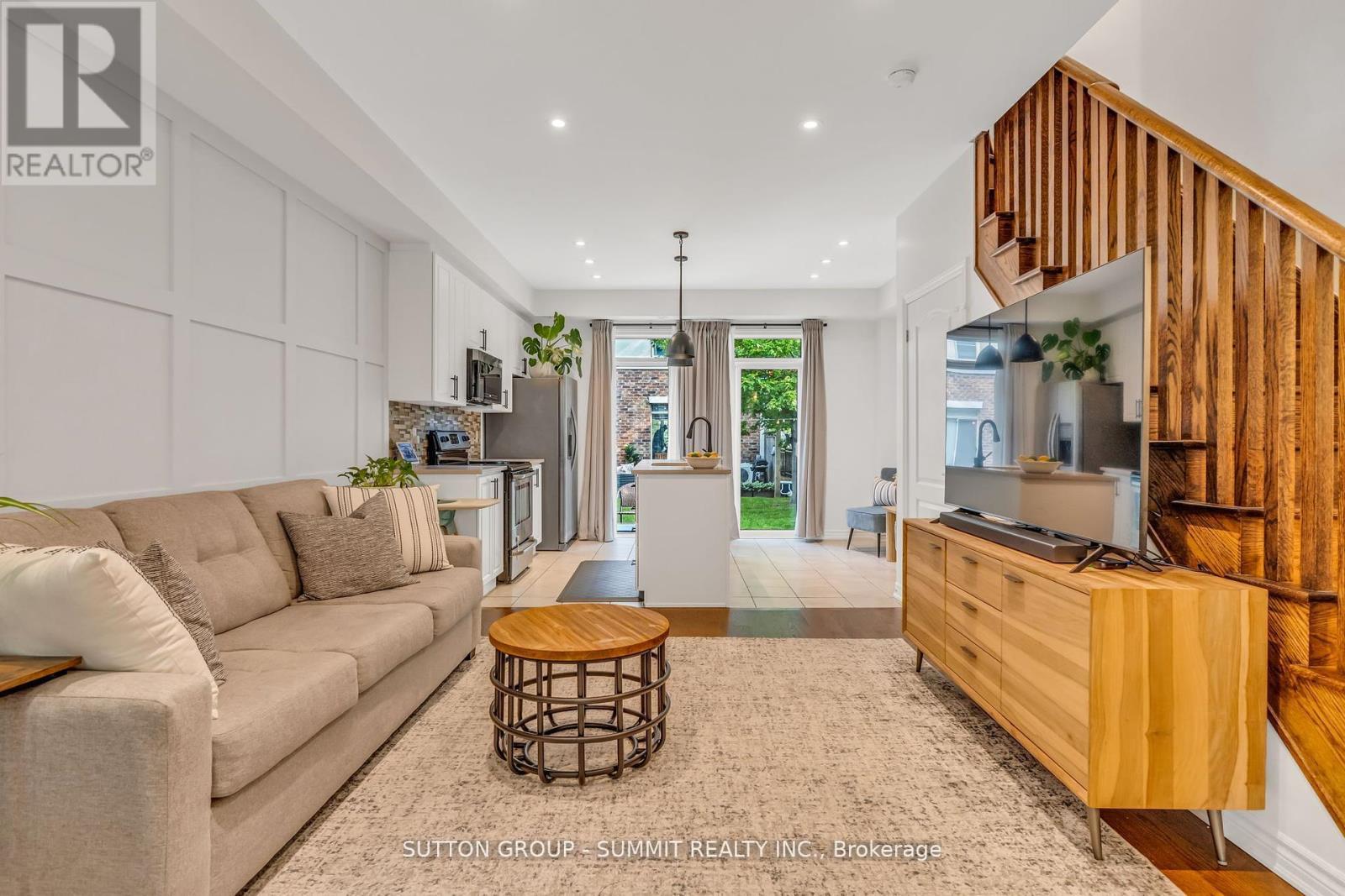 53 - 636 Evans Avenue S, Toronto, ON - Indoor Photo Showing Living Room