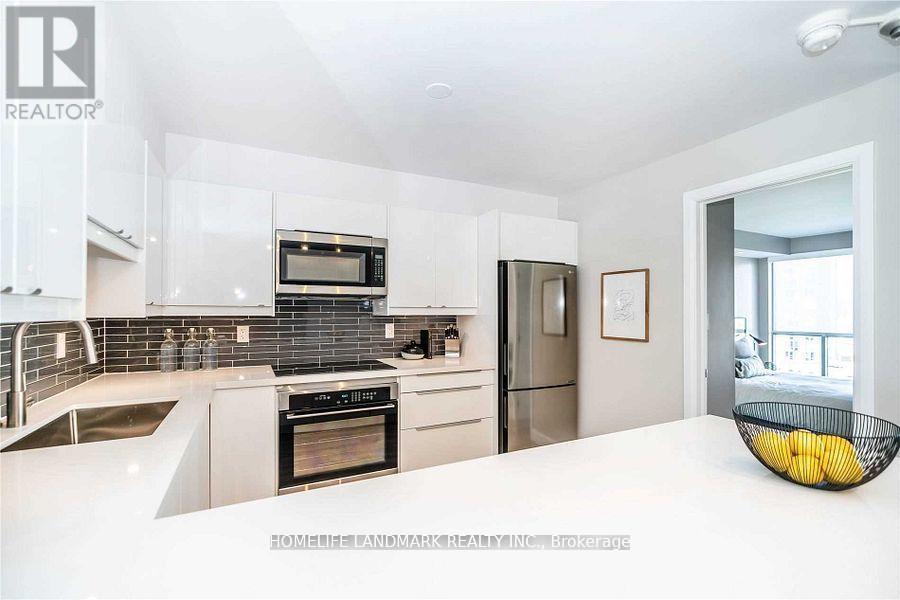 1401 - 298 Jarvis Street, Toronto, ON - Indoor Photo Showing Kitchen