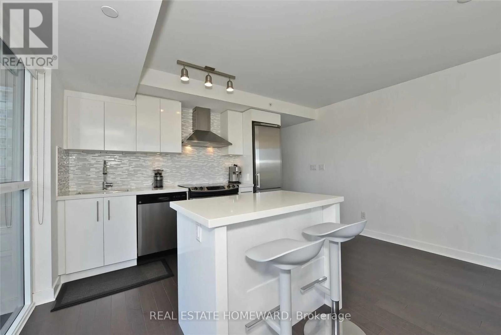 602 - 58 Orchard View Boulevard, Toronto, ON - Indoor Photo Showing Kitchen With Upgraded Kitchen