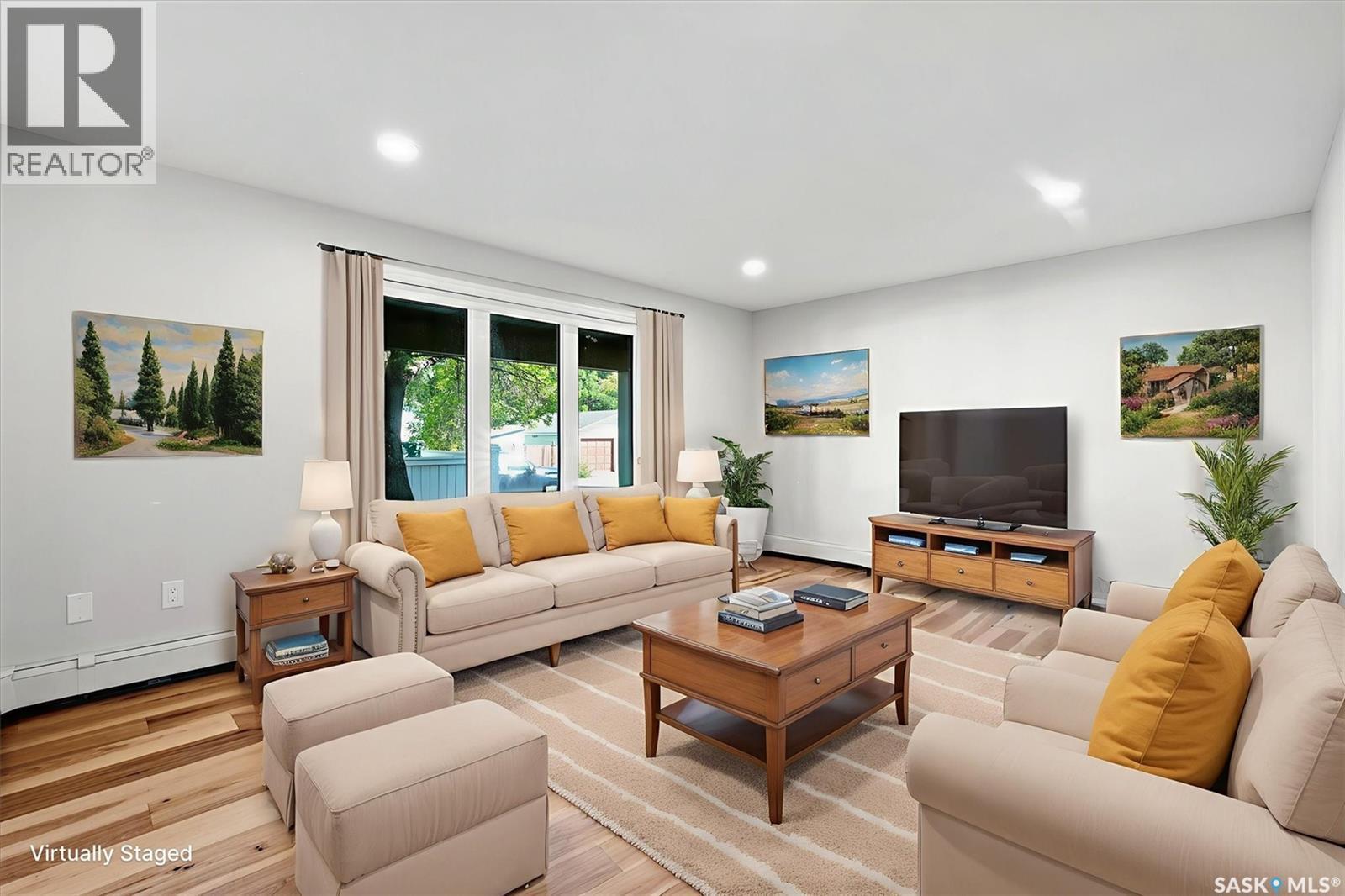 102 318 108Th Street, Saskatoon, SK - Indoor Photo Showing Living Room