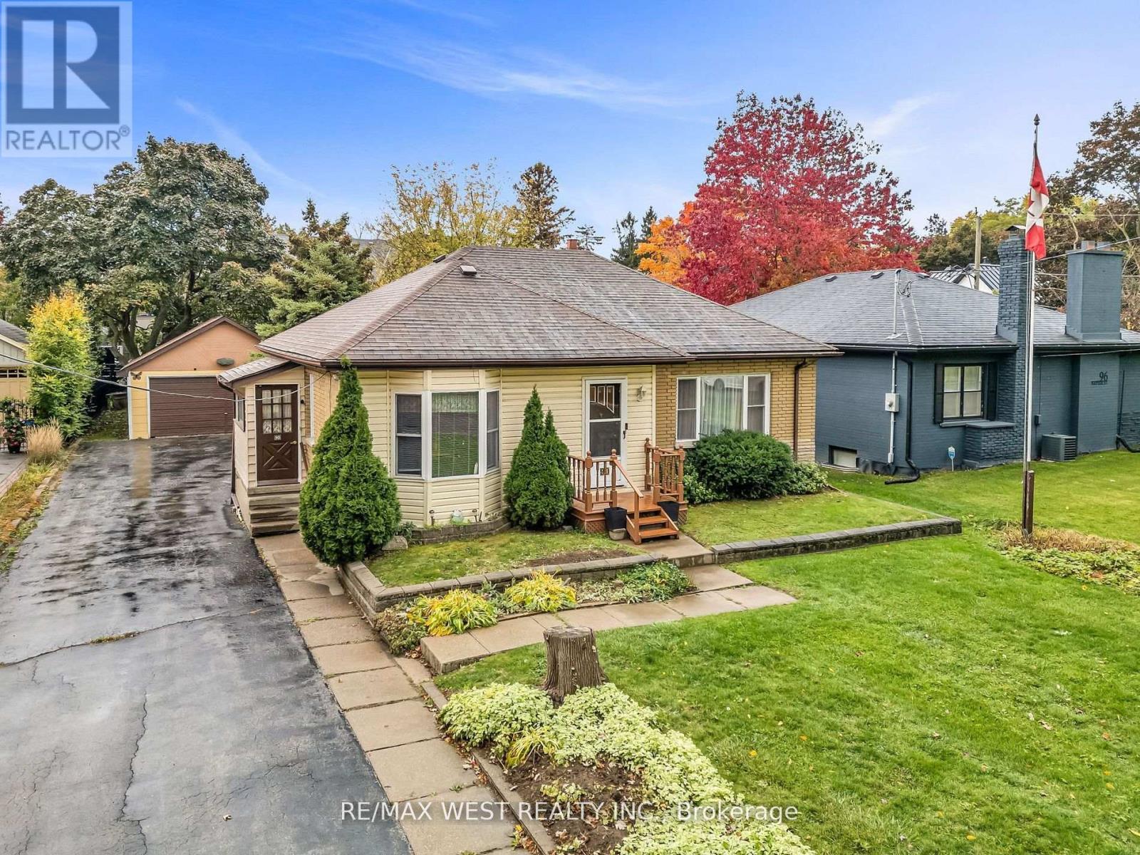 90 Napier Street, Vaughan, ON - Outdoor With Facade