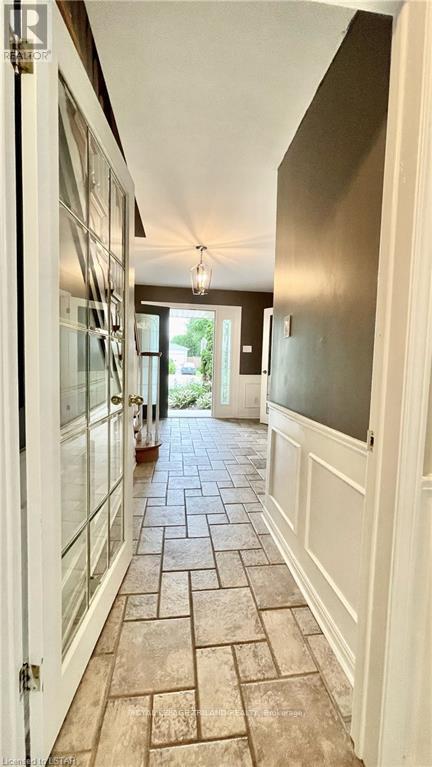 Main Level & Second Floor - 867 Viscount Road S, London South (South N), ON