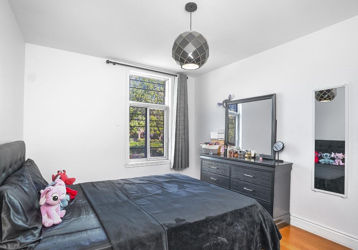 Bedroom - 2142 Rue Du Havre, Montréal (Ville-Marie), QC - Indoor Photo Showing Bedroom