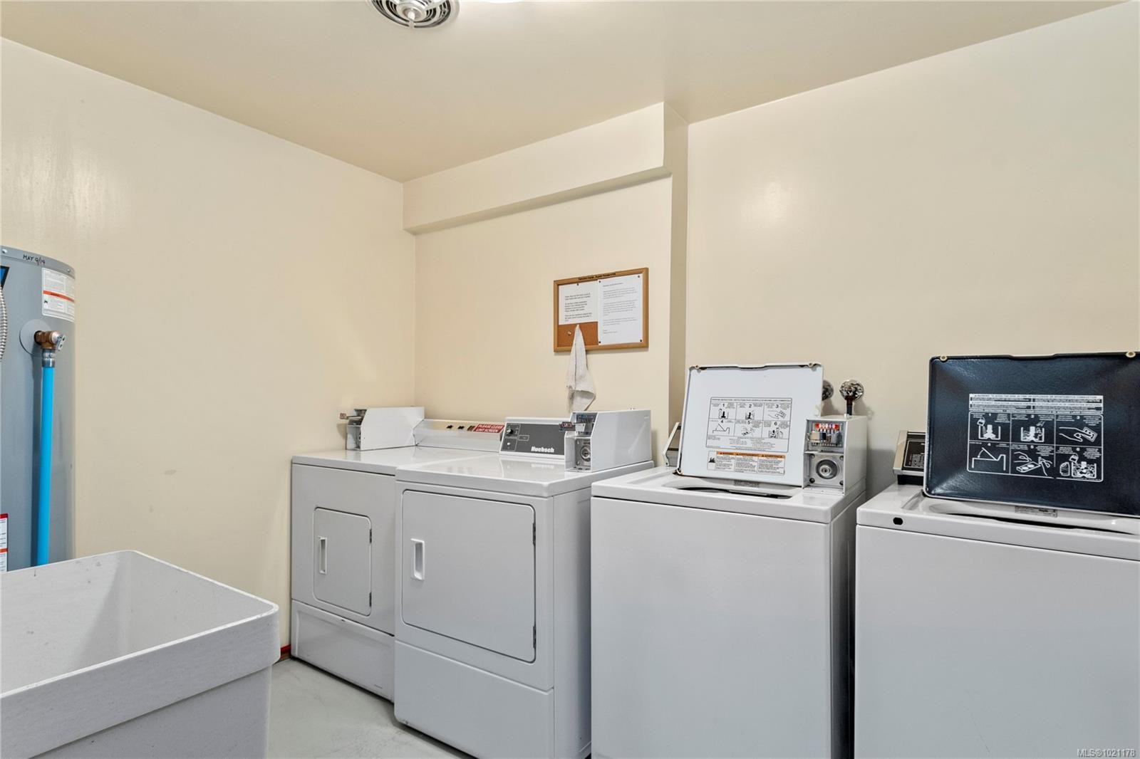 105-962 Island Hwy South, Campbell River, BC - Indoor Photo Showing Laundry Room