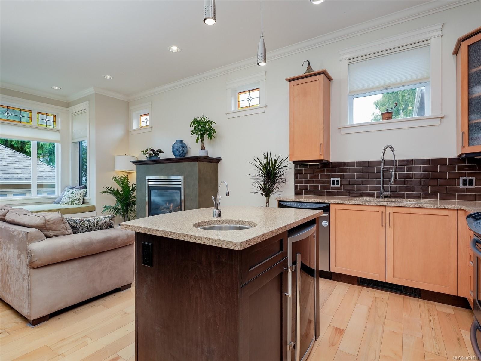 4-209 Superior St, Victoria, BC