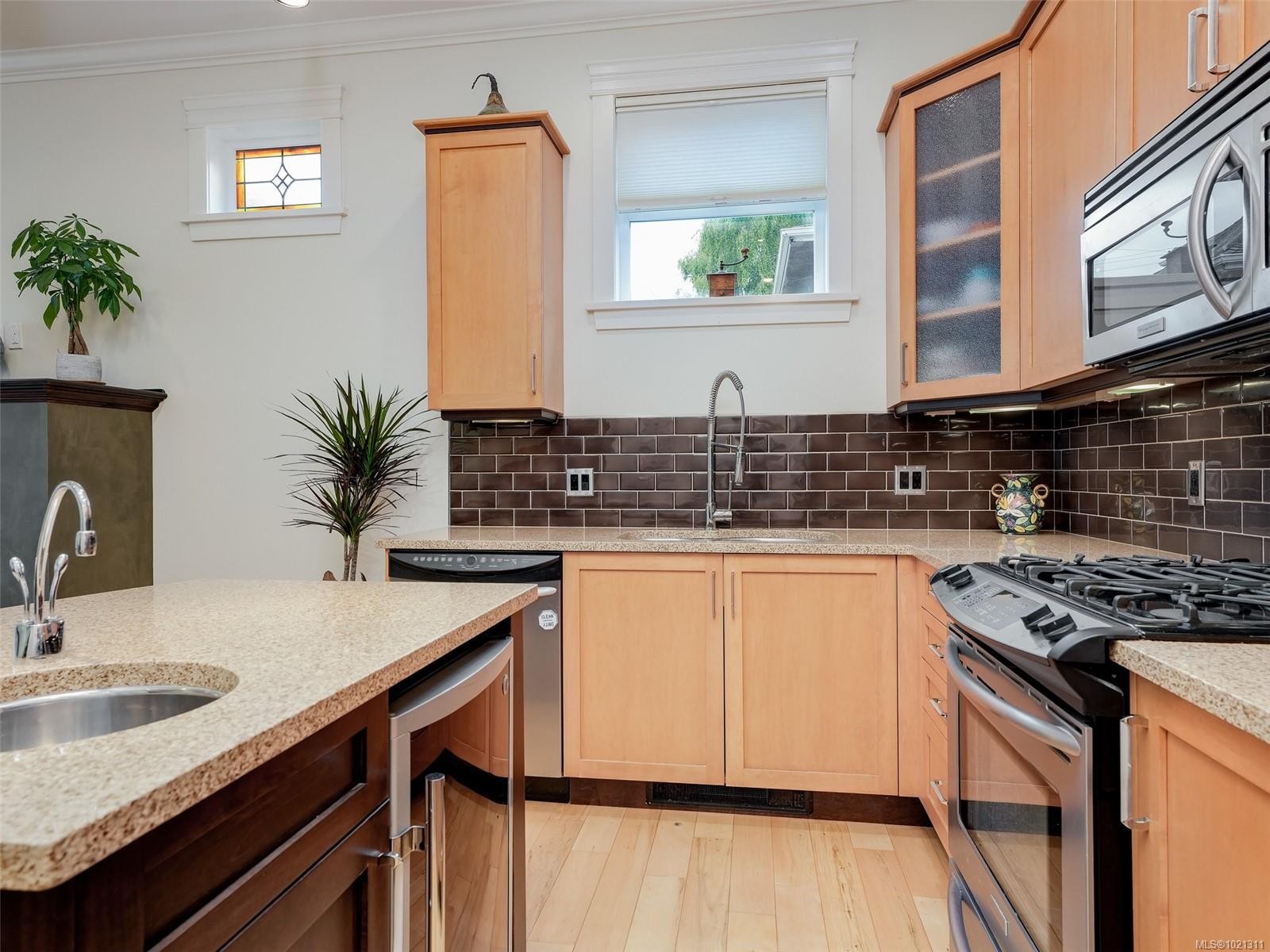 4-209 Superior St, Victoria, BC