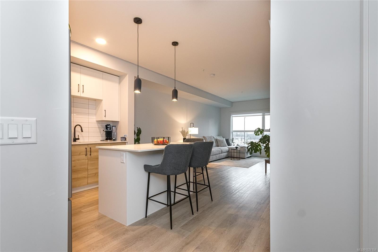 204-2465 Gateway Rd, Langford, BC - Indoor Photo Showing Kitchen
