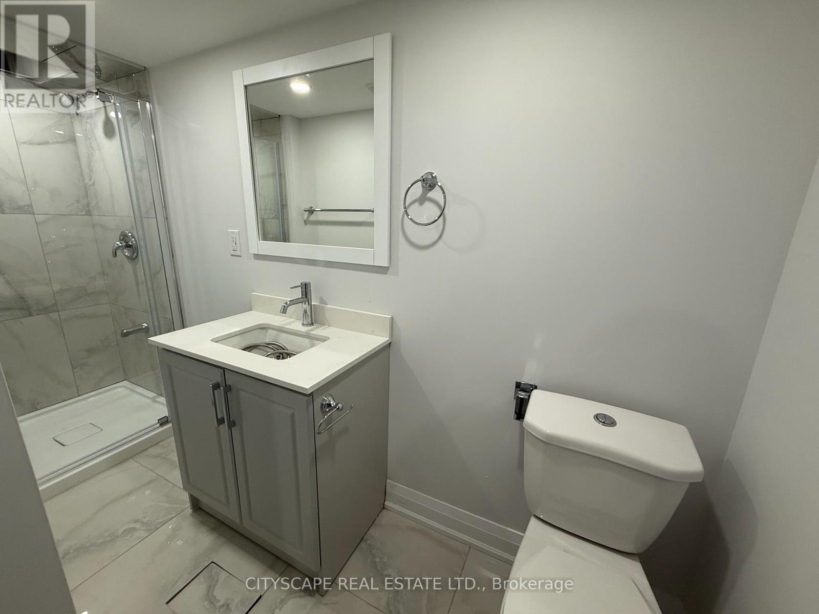 5582 Meadowcrest Avenue, Mississauga, ON - Indoor Photo Showing Bathroom