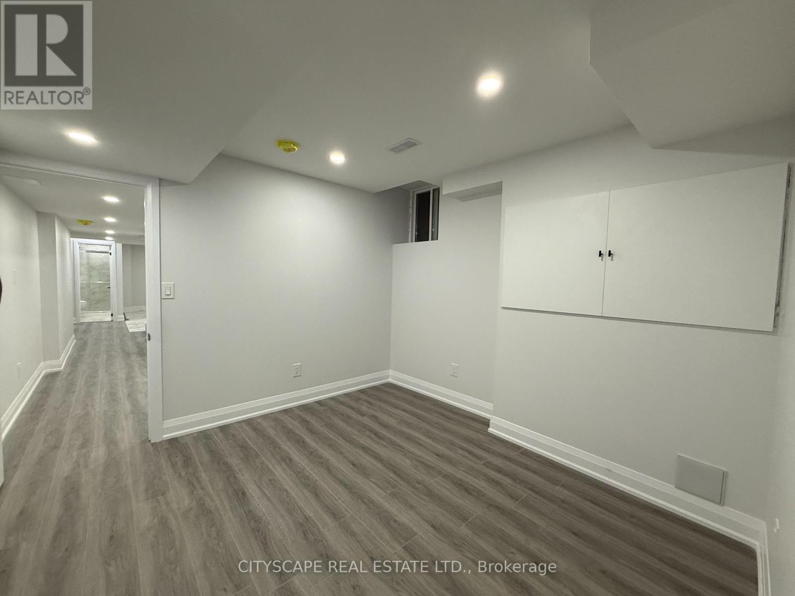 5582 Meadowcrest Avenue, Mississauga, ON - Indoor