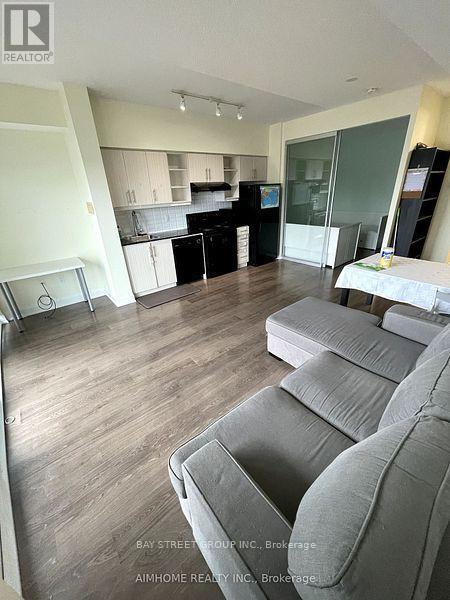 518 - 160 Vanderhoof Avenue, Toronto, ON - Indoor Photo Showing Living Room