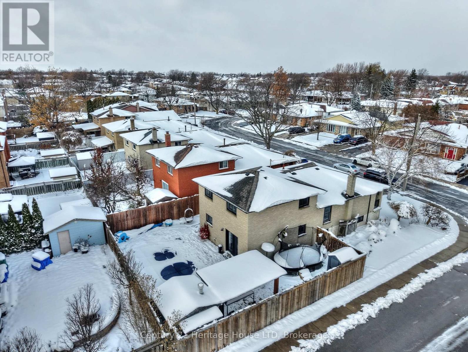 Fully fenced yard with inground pool! - 70 Taymall Street, Hamilton (Templemead), ON - Outdoor