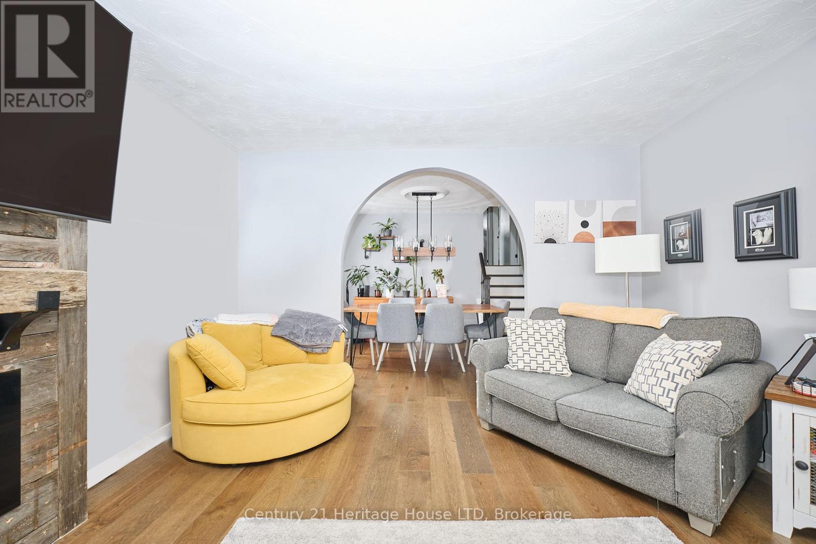 Living room - 70 Taymall Street, Hamilton (Templemead), ON - Indoor Photo Showing Living Room With Fireplace