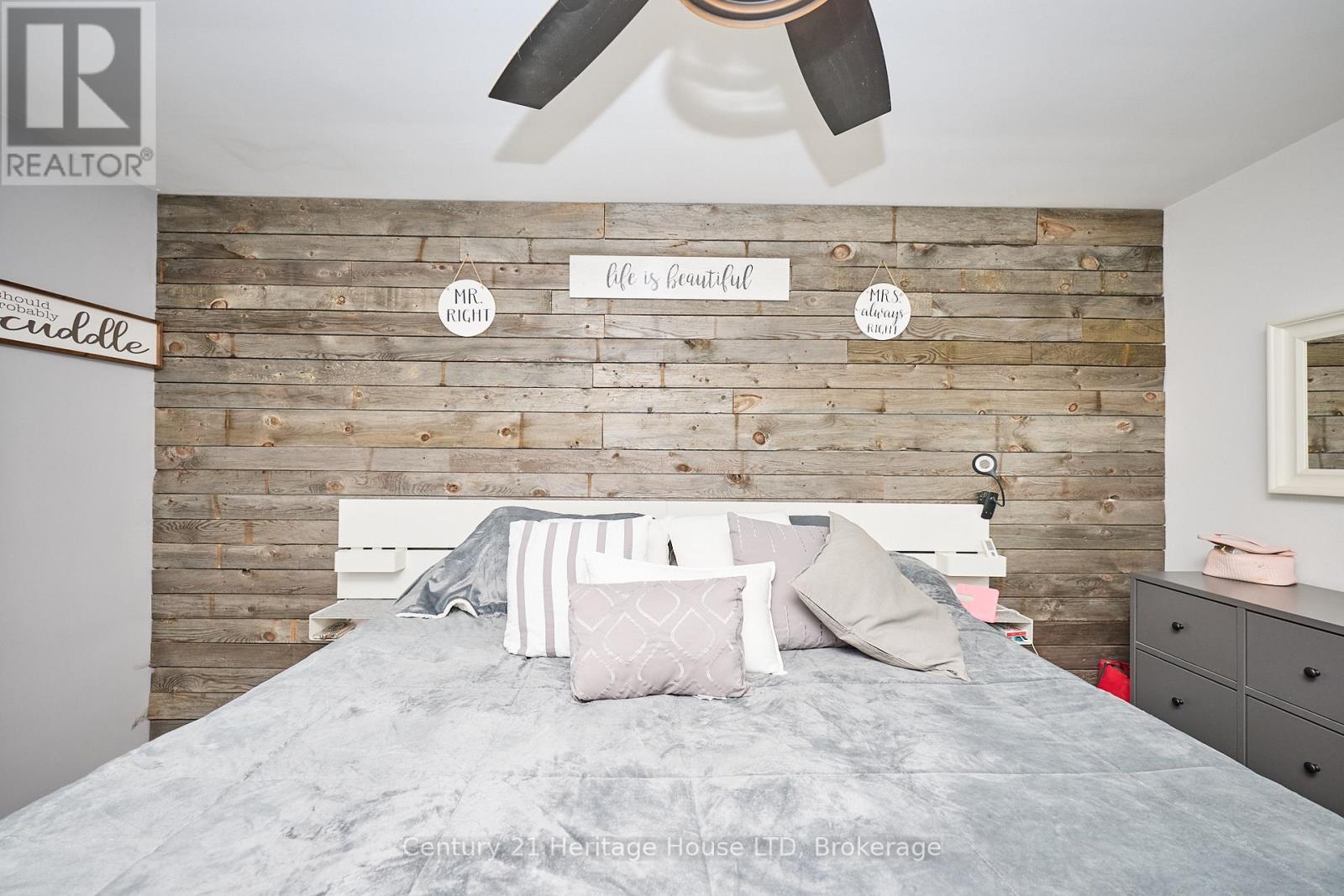 Bedroom 1 - 70 Taymall Street, Hamilton (Templemead), ON - Indoor Photo Showing Bedroom