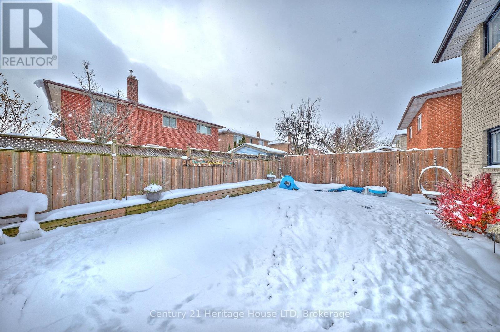 Inground Heated Pool - 70 Taymall Street, Hamilton (Templemead), ON - Outdoor