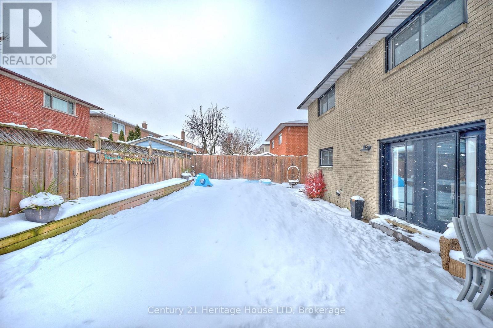 Inground Heated Pool - 70 Taymall Street, Hamilton (Templemead), ON - Outdoor