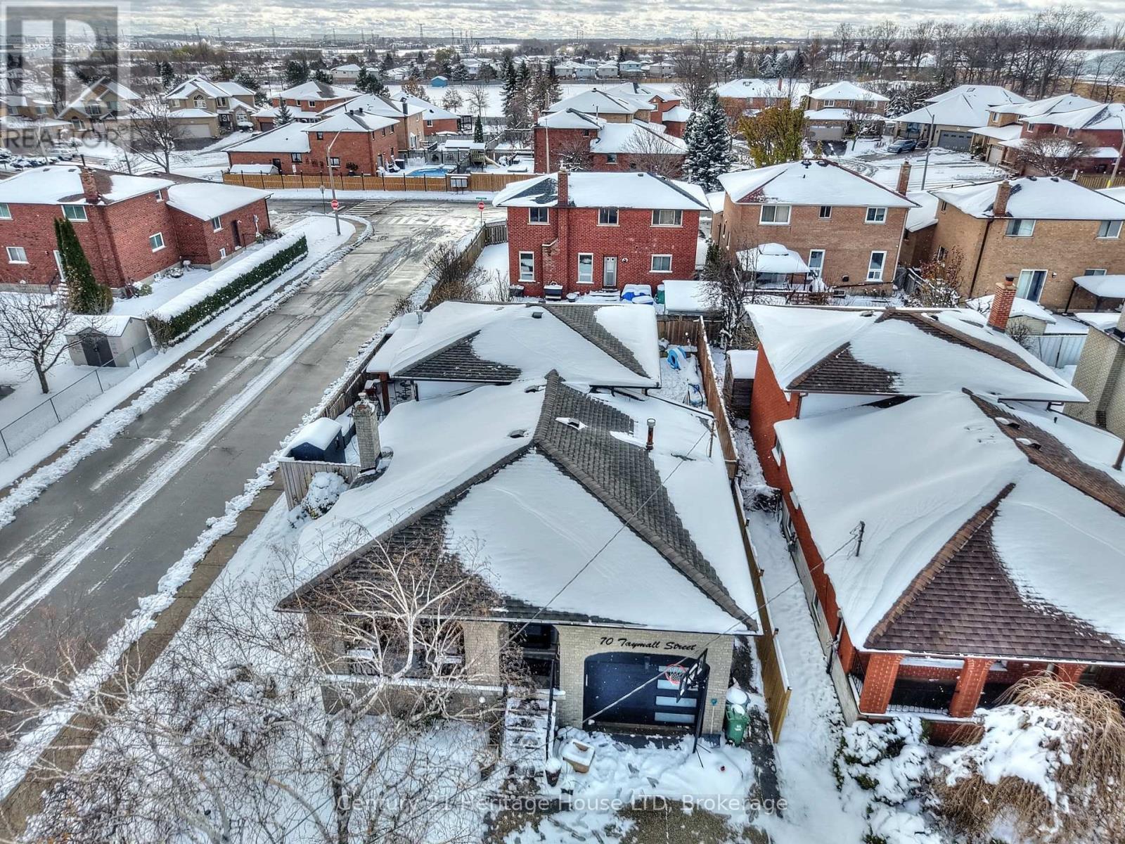 Welcome to 70 Taymall Street - 70 Taymall Street, Hamilton (Templemead), ON - Outdoor With View