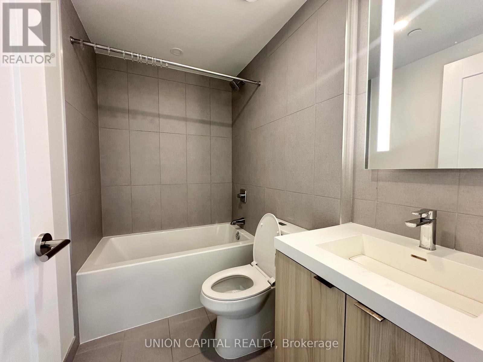 4102 - 30 Inn On The Park Drive, Toronto, ON - Indoor Photo Showing Bathroom