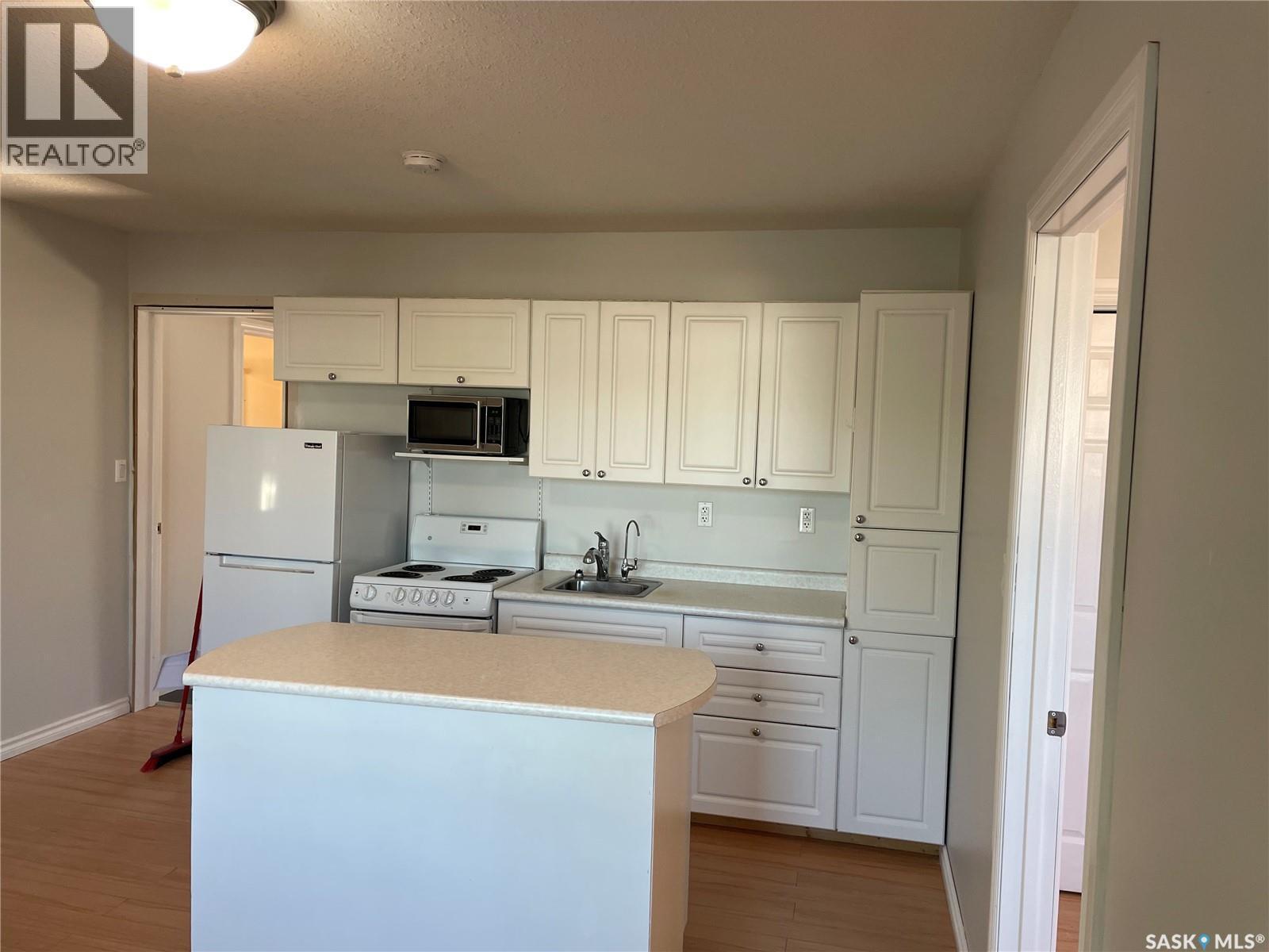 218 1St Street Nw, Wadena, SK - Indoor Photo Showing Kitchen