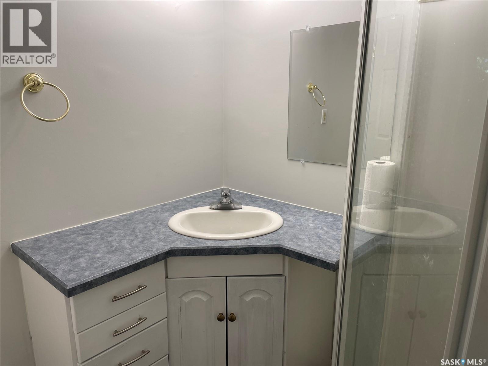 218 1St Street Nw, Wadena, SK - Indoor Photo Showing Bathroom