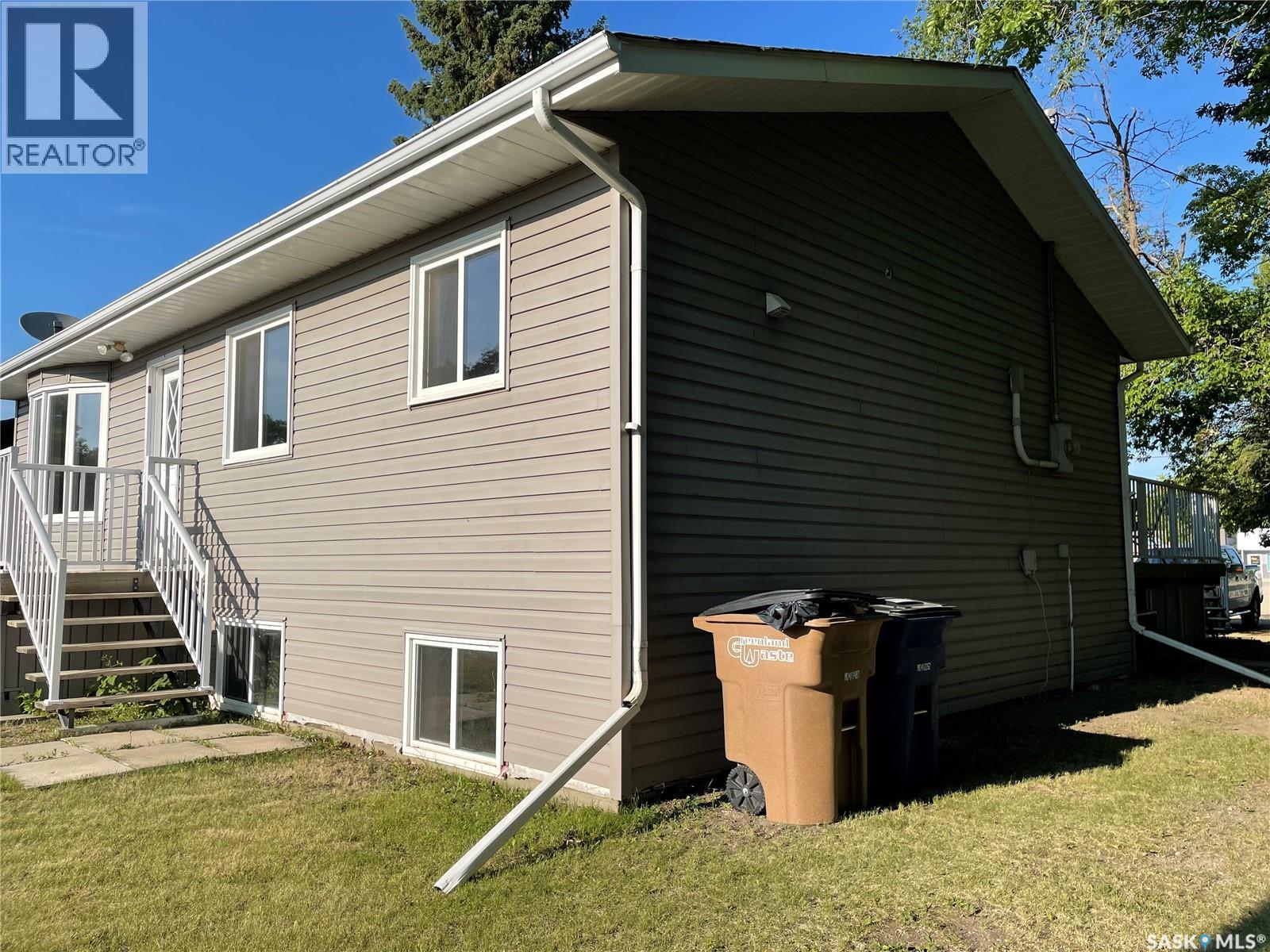 218 1St Street Nw, Wadena, SK - Outdoor With Exterior